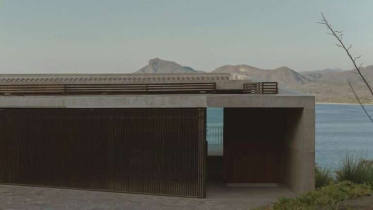 Tiered Cliffside House in Mexico Blends Concrete & Views Tiered Cliffside House in Mexico Blends Concrete & Views