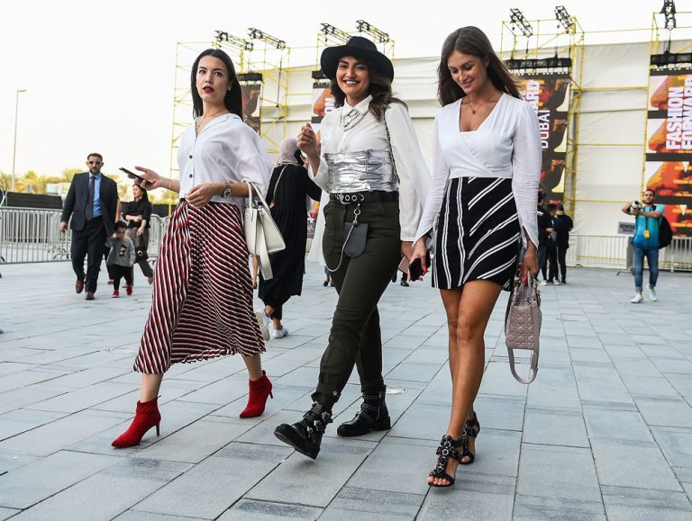 Celebrity Style Spotlights: The Latest Trends Adopted by Celebrities in Dubai Celebrity Fashion Trends in Dubai - Red Carpet & Street Style